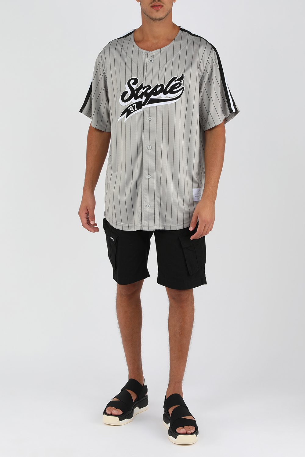 חולצת בייסבול עם לוגו